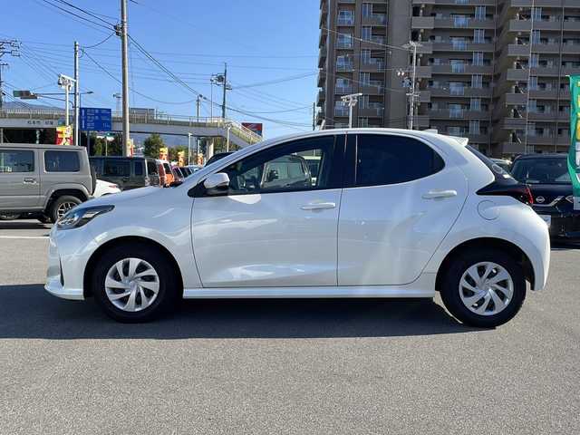 トヨタ ヤリス G 長野県 2021(令3)年 3.8万km ホワイトパールクリスタルシャイン 禁煙車/ディスプレイオーディオ/バックカメラ/ドライブレコーダー/衝突軽減防止装置/横滑り防止装置/レーンキープアシスト/コーナーセンサー/オートマチックハイビーム/Bluetooth/USB入力端子/スマートキー/プッシュスタート