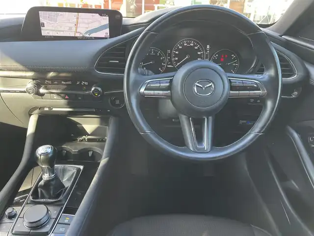 マツダ マツダ３ファストバック 15S ツーリング 福島県 2019(令1)年 1.5万km マシーングレープレミアムM ワンオーナー/純正メモリーナビ/CD/DVD/BT/USB/HDMI/フルセグTV/社外18インチAW(純正AW＋冬タイヤ積込)/360°セーフティパッケージ/レーダークルーズコントロール/ヘッドアップディスプレイ/クリアランスソナー/ステアリングリモコン/ドライブレコーダー/オートライト/LEDヘッドライト/ビルトインETC/プッシュスタート/フロアマット/ドアバイザー/i-stop