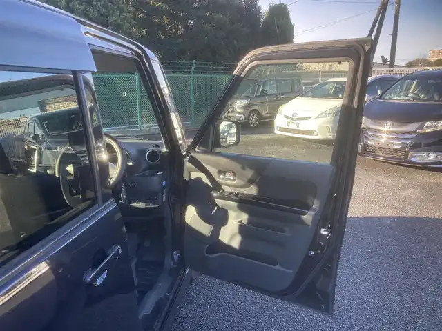 スズキ スペーシア カスタム XS 埼玉県 2014(平26)年 9.2万km ブルーイッシュブラックパール3 (株)IDOMが運営する【じしゃロン鳩ヶ谷店】の自社ローン専用車両になりますこちらは現金またはオートローンご利用時の価格です。自社ローンご希望の方は別途その旨お申付け下さい/登録時91825km/社外メモリナビ(品番:AVIC-MRZ099)/フルセグTV/バックカメラ/アイドリングストップ/プッシュスタート/両側パワースライドドア/右側ワンアクションパワースライドドア/パワースライドドアスイッチ/ビルトインETC/革巻きステアリング/ベンチシート/助手席シートアンダーボックス/純正HIDヘッドライト/純正フロアマット/スマートキー/スペアキー1本/ダブルエアバッグ/社外14インチAW/フロントフォグランプ/電動格納機能付きウインカーミラー