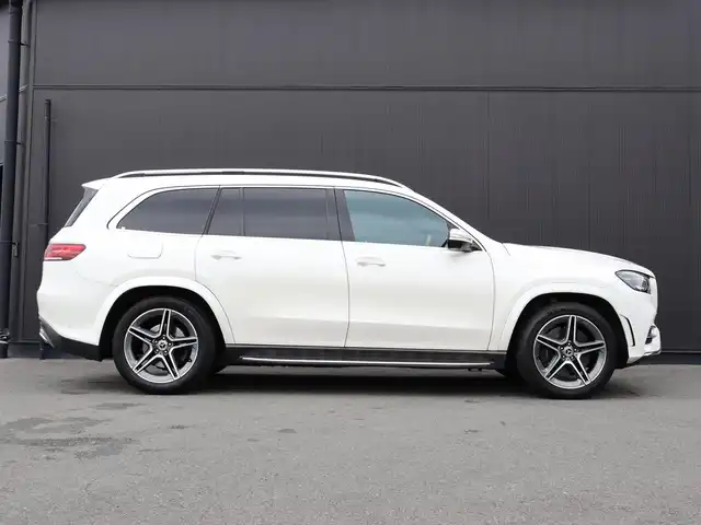 メルセデス・ベンツ ＧＬＳ４００ｄ 4マチック AMGライン 静岡県 2021(令3)年 4.3万km ダイヤモンドホワイト ●パノラミックスライディングルーフ/●MBUX(メルセデスユーザーエクスペリエンス)/12.3インチワイドディスプレイ/12.3インチコクピットディスプレイ/●Burmesterサラウンドサウンドシステム/●ワイヤレスチャージング/●本革シート/●ステアリングヒーター/●メモリー付パワーシート(前席)/●６ウェイパワーシート(２列目左右)/●電動ランバーサポート(前席)/●シートヒーター(全列左右)/●シートベンチレーター(前席)/●レザーARTICOダッシュボード/●温冷機能付カップホルダー(前席)/●アンビエントライト(64色)/●ヘッドアップディスプレイ/●エナジャイジングパッケージ/●エアバランスパッケージ(パフュームアドマイザー付)/●キーレスゴー/●フットトランクオープナー(テールゲート自動開閉機能)/●純正２１インチアルミホイール/●レーダーセーフティパッケージ/●３６０度カメラシステム/●パークトロニック/●アクティブパーキングアシスト(縦列・並列駐車)/●リアクロストラフィックアラート/●マルチビームLEDヘッドライト(ウルトラハイビーム付)/●アダプティブハイビームアシストプラス/●LEDコーナリングライト