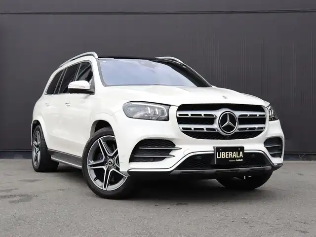 メルセデス・ベンツ ＧＬＳ４００ｄ 4マチック AMGライン 静岡県 2021(令3)年 4.3万km ダイヤモンドホワイト ●パノラミックスライディングルーフ/●MBUX(メルセデスユーザーエクスペリエンス)/12.3インチワイドディスプレイ/12.3インチコクピットディスプレイ/●Burmesterサラウンドサウンドシステム/●ワイヤレスチャージング/●本革シート/●ステアリングヒーター/●メモリー付パワーシート(前席)/●６ウェイパワーシート(２列目左右)/●電動ランバーサポート(前席)/●シートヒーター(全列左右)/●シートベンチレーター(前席)/●レザーARTICOダッシュボード/●温冷機能付カップホルダー(前席)/●アンビエントライト(64色)/●ヘッドアップディスプレイ/●エナジャイジングパッケージ/●エアバランスパッケージ(パフュームアドマイザー付)/●キーレスゴー/●フットトランクオープナー(テールゲート自動開閉機能)/●純正２１インチアルミホイール/●レーダーセーフティパッケージ/●３６０度カメラシステム/●パークトロニック/●アクティブパーキングアシスト(縦列・並列駐車)/●リアクロストラフィックアラート/●マルチビームLEDヘッドライト(ウルトラハイビーム付)/●アダプティブハイビームアシストプラス/●LEDコーナリングライト