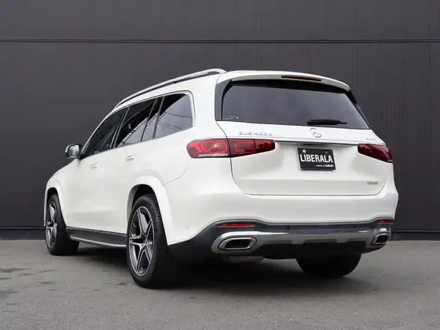 メルセデス・ベンツ ＧＬＳ４００ｄ 4マチック AMGライン 静岡県 2021(令3)年 4.3万km ダイヤモンドホワイト ●パノラミックスライディングルーフ/●MBUX(メルセデスユーザーエクスペリエンス)/12.3インチワイドディスプレイ/12.3インチコクピットディスプレイ/●Burmesterサラウンドサウンドシステム/●ワイヤレスチャージング/●本革シート/●ステアリングヒーター/●メモリー付パワーシート(前席)/●６ウェイパワーシート(２列目左右)/●電動ランバーサポート(前席)/●シートヒーター(全列左右)/●シートベンチレーター(前席)/●レザーARTICOダッシュボード/●温冷機能付カップホルダー(前席)/●アンビエントライト(64色)/●ヘッドアップディスプレイ/●エナジャイジングパッケージ/●エアバランスパッケージ(パフュームアドマイザー付)/●キーレスゴー/●フットトランクオープナー(テールゲート自動開閉機能)/●純正２１インチアルミホイール/●レーダーセーフティパッケージ/●３６０度カメラシステム/●パークトロニック/●アクティブパーキングアシスト(縦列・並列駐車)/●リアクロストラフィックアラート/●マルチビームLEDヘッドライト(ウルトラハイビーム付)/●アダプティブハイビームアシストプラス/●LEDコーナリングライト