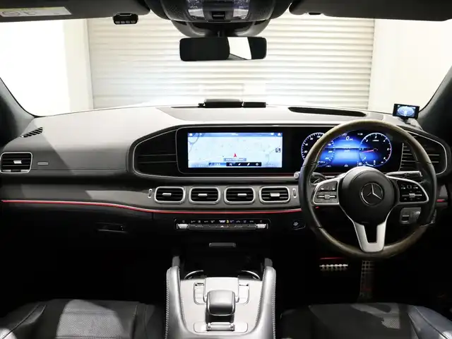 メルセデス・ベンツ ＧＬＳ４００ｄ 4マチック AMGライン 静岡県 2021(令3)年 4.3万km ダイヤモンドホワイト ●パノラミックスライディングルーフ/●MBUX(メルセデスユーザーエクスペリエンス)/12.3インチワイドディスプレイ/12.3インチコクピットディスプレイ/●Burmesterサラウンドサウンドシステム/●ワイヤレスチャージング/●本革シート/●ステアリングヒーター/●メモリー付パワーシート(前席)/●６ウェイパワーシート(２列目左右)/●電動ランバーサポート(前席)/●シートヒーター(全列左右)/●シートベンチレーター(前席)/●レザーARTICOダッシュボード/●温冷機能付カップホルダー(前席)/●アンビエントライト(64色)/●ヘッドアップディスプレイ/●エナジャイジングパッケージ/●エアバランスパッケージ(パフュームアドマイザー付)/●キーレスゴー/●フットトランクオープナー(テールゲート自動開閉機能)/●純正２１インチアルミホイール/●レーダーセーフティパッケージ/●３６０度カメラシステム/●パークトロニック/●アクティブパーキングアシスト(縦列・並列駐車)/●リアクロストラフィックアラート/●マルチビームLEDヘッドライト(ウルトラハイビーム付)/●アダプティブハイビームアシストプラス/●LEDコーナリングライト