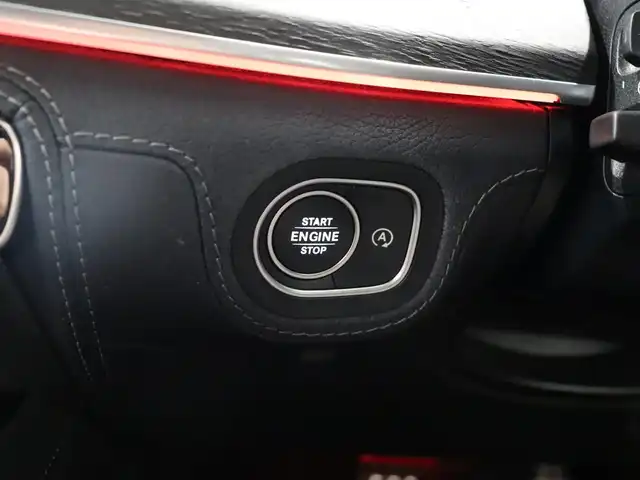 メルセデス・ベンツ ＧＬＳ４００ｄ 4マチック AMGライン 静岡県 2021(令3)年 4.3万km ダイヤモンドホワイト ●パノラミックスライディングルーフ/●MBUX(メルセデスユーザーエクスペリエンス)/12.3インチワイドディスプレイ/12.3インチコクピットディスプレイ/●Burmesterサラウンドサウンドシステム/●ワイヤレスチャージング/●本革シート/●ステアリングヒーター/●メモリー付パワーシート(前席)/●６ウェイパワーシート(２列目左右)/●電動ランバーサポート(前席)/●シートヒーター(全列左右)/●シートベンチレーター(前席)/●レザーARTICOダッシュボード/●温冷機能付カップホルダー(前席)/●アンビエントライト(64色)/●ヘッドアップディスプレイ/●エナジャイジングパッケージ/●エアバランスパッケージ(パフュームアドマイザー付)/●キーレスゴー/●フットトランクオープナー(テールゲート自動開閉機能)/●純正２１インチアルミホイール/●レーダーセーフティパッケージ/●３６０度カメラシステム/●パークトロニック/●アクティブパーキングアシスト(縦列・並列駐車)/●リアクロストラフィックアラート/●マルチビームLEDヘッドライト(ウルトラハイビーム付)/●アダプティブハイビームアシストプラス/●LEDコーナリングライト