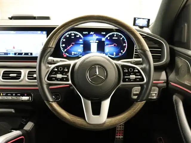 メルセデス・ベンツ ＧＬＳ４００ｄ 4マチック AMGライン 静岡県 2021(令3)年 4.3万km ダイヤモンドホワイト ●パノラミックスライディングルーフ/●MBUX(メルセデスユーザーエクスペリエンス)/12.3インチワイドディスプレイ/12.3インチコクピットディスプレイ/●Burmesterサラウンドサウンドシステム/●ワイヤレスチャージング/●本革シート/●ステアリングヒーター/●メモリー付パワーシート(前席)/●６ウェイパワーシート(２列目左右)/●電動ランバーサポート(前席)/●シートヒーター(全列左右)/●シートベンチレーター(前席)/●レザーARTICOダッシュボード/●温冷機能付カップホルダー(前席)/●アンビエントライト(64色)/●ヘッドアップディスプレイ/●エナジャイジングパッケージ/●エアバランスパッケージ(パフュームアドマイザー付)/●キーレスゴー/●フットトランクオープナー(テールゲート自動開閉機能)/●純正２１インチアルミホイール/●レーダーセーフティパッケージ/●３６０度カメラシステム/●パークトロニック/●アクティブパーキングアシスト(縦列・並列駐車)/●リアクロストラフィックアラート/●マルチビームLEDヘッドライト(ウルトラハイビーム付)/●アダプティブハイビームアシストプラス/●LEDコーナリングライト