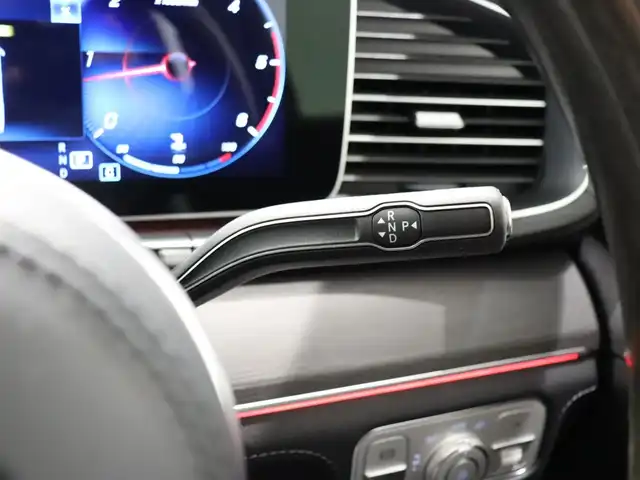 メルセデス・ベンツ ＧＬＳ４００ｄ 4マチック AMGライン 静岡県 2021(令3)年 4.3万km ダイヤモンドホワイト ●パノラミックスライディングルーフ/●MBUX(メルセデスユーザーエクスペリエンス)/12.3インチワイドディスプレイ/12.3インチコクピットディスプレイ/●Burmesterサラウンドサウンドシステム/●ワイヤレスチャージング/●本革シート/●ステアリングヒーター/●メモリー付パワーシート(前席)/●６ウェイパワーシート(２列目左右)/●電動ランバーサポート(前席)/●シートヒーター(全列左右)/●シートベンチレーター(前席)/●レザーARTICOダッシュボード/●温冷機能付カップホルダー(前席)/●アンビエントライト(64色)/●ヘッドアップディスプレイ/●エナジャイジングパッケージ/●エアバランスパッケージ(パフュームアドマイザー付)/●キーレスゴー/●フットトランクオープナー(テールゲート自動開閉機能)/●純正２１インチアルミホイール/●レーダーセーフティパッケージ/●３６０度カメラシステム/●パークトロニック/●アクティブパーキングアシスト(縦列・並列駐車)/●リアクロストラフィックアラート/●マルチビームLEDヘッドライト(ウルトラハイビーム付)/●アダプティブハイビームアシストプラス/●LEDコーナリングライト