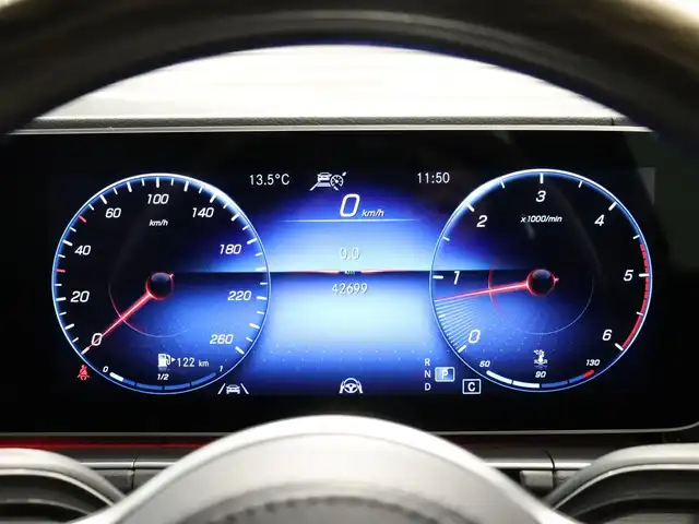 メルセデス・ベンツ ＧＬＳ４００ｄ 4マチック AMGライン 静岡県 2021(令3)年 4.3万km ダイヤモンドホワイト ●パノラミックスライディングルーフ/●MBUX(メルセデスユーザーエクスペリエンス)/12.3インチワイドディスプレイ/12.3インチコクピットディスプレイ/●Burmesterサラウンドサウンドシステム/●ワイヤレスチャージング/●本革シート/●ステアリングヒーター/●メモリー付パワーシート(前席)/●６ウェイパワーシート(２列目左右)/●電動ランバーサポート(前席)/●シートヒーター(全列左右)/●シートベンチレーター(前席)/●レザーARTICOダッシュボード/●温冷機能付カップホルダー(前席)/●アンビエントライト(64色)/●ヘッドアップディスプレイ/●エナジャイジングパッケージ/●エアバランスパッケージ(パフュームアドマイザー付)/●キーレスゴー/●フットトランクオープナー(テールゲート自動開閉機能)/●純正２１インチアルミホイール/●レーダーセーフティパッケージ/●３６０度カメラシステム/●パークトロニック/●アクティブパーキングアシスト(縦列・並列駐車)/●リアクロストラフィックアラート/●マルチビームLEDヘッドライト(ウルトラハイビーム付)/●アダプティブハイビームアシストプラス/●LEDコーナリングライト