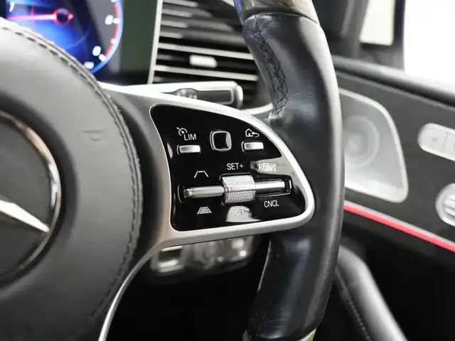 メルセデス・ベンツ ＧＬＳ４００ｄ 4マチック AMGライン 静岡県 2021(令3)年 4.3万km ダイヤモンドホワイト ●パノラミックスライディングルーフ/●MBUX(メルセデスユーザーエクスペリエンス)/12.3インチワイドディスプレイ/12.3インチコクピットディスプレイ/●Burmesterサラウンドサウンドシステム/●ワイヤレスチャージング/●本革シート/●ステアリングヒーター/●メモリー付パワーシート(前席)/●６ウェイパワーシート(２列目左右)/●電動ランバーサポート(前席)/●シートヒーター(全列左右)/●シートベンチレーター(前席)/●レザーARTICOダッシュボード/●温冷機能付カップホルダー(前席)/●アンビエントライト(64色)/●ヘッドアップディスプレイ/●エナジャイジングパッケージ/●エアバランスパッケージ(パフュームアドマイザー付)/●キーレスゴー/●フットトランクオープナー(テールゲート自動開閉機能)/●純正２１インチアルミホイール/●レーダーセーフティパッケージ/●３６０度カメラシステム/●パークトロニック/●アクティブパーキングアシスト(縦列・並列駐車)/●リアクロストラフィックアラート/●マルチビームLEDヘッドライト(ウルトラハイビーム付)/●アダプティブハイビームアシストプラス/●LEDコーナリングライト