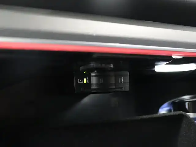 メルセデス・ベンツ ＧＬＳ４００ｄ 4マチック AMGライン 静岡県 2021(令3)年 4.3万km ダイヤモンドホワイト ●パノラミックスライディングルーフ/●MBUX(メルセデスユーザーエクスペリエンス)/12.3インチワイドディスプレイ/12.3インチコクピットディスプレイ/●Burmesterサラウンドサウンドシステム/●ワイヤレスチャージング/●本革シート/●ステアリングヒーター/●メモリー付パワーシート(前席)/●６ウェイパワーシート(２列目左右)/●電動ランバーサポート(前席)/●シートヒーター(全列左右)/●シートベンチレーター(前席)/●レザーARTICOダッシュボード/●温冷機能付カップホルダー(前席)/●アンビエントライト(64色)/●ヘッドアップディスプレイ/●エナジャイジングパッケージ/●エアバランスパッケージ(パフュームアドマイザー付)/●キーレスゴー/●フットトランクオープナー(テールゲート自動開閉機能)/●純正２１インチアルミホイール/●レーダーセーフティパッケージ/●３６０度カメラシステム/●パークトロニック/●アクティブパーキングアシスト(縦列・並列駐車)/●リアクロストラフィックアラート/●マルチビームLEDヘッドライト(ウルトラハイビーム付)/●アダプティブハイビームアシストプラス/●LEDコーナリングライト