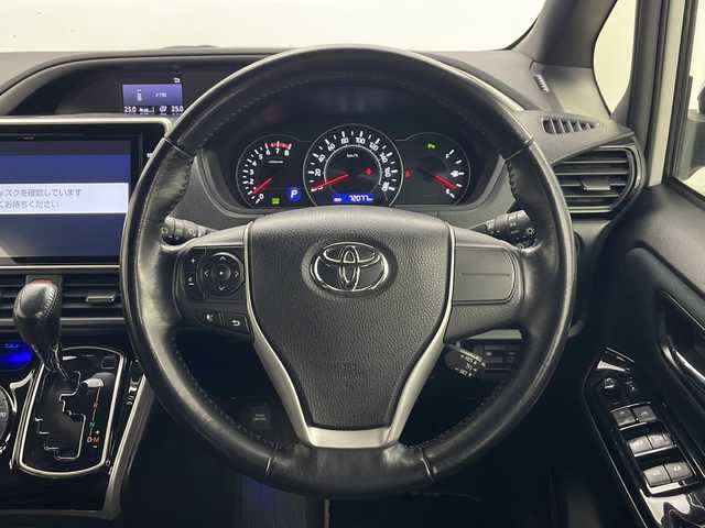 トヨタ ヴォクシー ZS 煌Ⅱ 秋田県 2019(令1)年 7.2万km ホワイトパールクリスタルシャイン 4WD/純正ナビ　/フルセグTV/AM/FM/CD/DVD/Bluetooth /両側パワースライドドア　/フリップダウンモニター　/バックカメラ　/寒冷地仕様　/ワイパーデアイサー/モデリスタエアロ　/プリクラッシュセーフティ　/クルーズコントロール　/レーンキープアシスト/横滑り防止装置/オートハイビーム　/LEDヘッドライト/プッシュスタート/アイドリングストップ