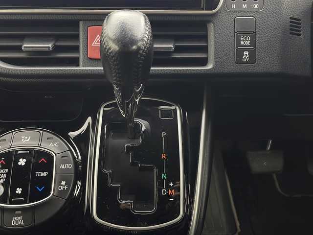 トヨタ ヴォクシー ZS 煌Ⅱ 秋田県 2019(令1)年 7.2万km ホワイトパールクリスタルシャイン 4WD/純正ナビ　/フルセグTV/AM/FM/CD/DVD/Bluetooth /両側パワースライドドア　/フリップダウンモニター　/バックカメラ　/寒冷地仕様　/ワイパーデアイサー/モデリスタエアロ　/プリクラッシュセーフティ　/クルーズコントロール　/レーンキープアシスト/横滑り防止装置/オートハイビーム　/LEDヘッドライト/プッシュスタート/アイドリングストップ