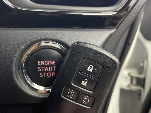 トヨタ ヴォクシー ZS 煌Ⅱ 秋田県 2019(令1)年 7.2万km ホワイトパールクリスタルシャイン 4WD/純正ナビ　/フルセグTV/AM/FM/CD/DVD/Bluetooth /両側パワースライドドア　/フリップダウンモニター　/バックカメラ　/寒冷地仕様　/ワイパーデアイサー/モデリスタエアロ　/プリクラッシュセーフティ　/クルーズコントロール　/レーンキープアシスト/横滑り防止装置/オートハイビーム　/LEDヘッドライト/プッシュスタート/アイドリングストップ