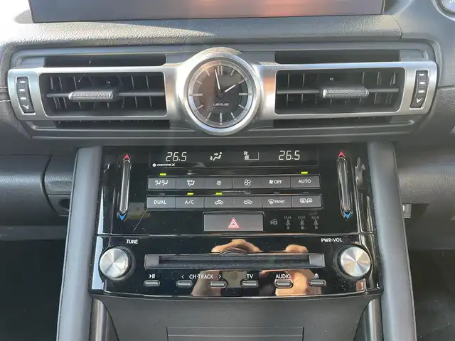 レクサス ＩＳ 300 Fスポーツ モードブラックS 富山県 2022(令4)年 1.6万km ホワイトノーヴァガラスフレーク サンルーフ/オレンジキャリパー/RSRローダウンサス/純正サスペンション積み込み/BBS製純正19インチAW/パノラミックビューモニター/メーカーナビ/フルセグＴＶ/Bluetooth/DVD再生/ビルトインETC2.0/レーダークルーズコントロール/レーンキープアシスト/オートマチックハイビーム/パドルシフト/ステアリングスイッチ/パワーシート/シートヒーター/エアシート/コーナーセンサー/LEDオートライト