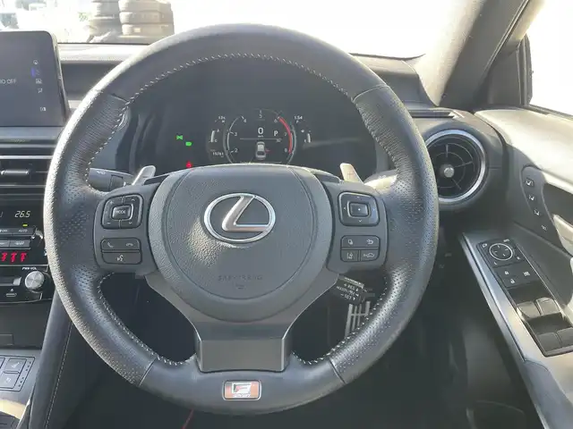 レクサス ＩＳ 300 Fスポーツ モードブラックS 富山県 2022(令4)年 1.6万km ホワイトノーヴァガラスフレーク サンルーフ/オレンジキャリパー/RSRローダウンサス/純正サスペンション積み込み/BBS製純正19インチAW/パノラミックビューモニター/メーカーナビ/フルセグＴＶ/Bluetooth/DVD再生/ビルトインETC2.0/レーダークルーズコントロール/レーンキープアシスト/オートマチックハイビーム/パドルシフト/ステアリングスイッチ/パワーシート/シートヒーター/エアシート/コーナーセンサー/LEDオートライト