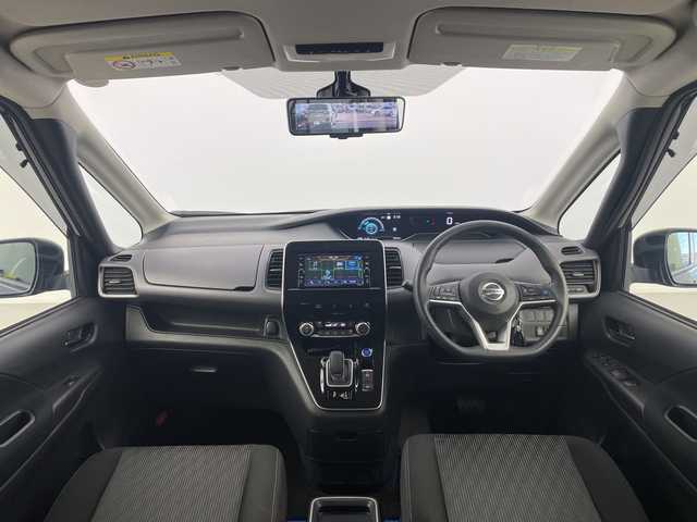 日産 セレナ e－パワー ハイウェイスター V 愛知県 2021(令3)年 5.9万km アズライトブルー 純正ナビ(MJ320D-W)/フルセグTV・Bluetooth・CD・DVD・AM・FM/フリップダウンモニター/ETC/インテリジェントアラウンドビューモニター/インテリジェントルームミラー/両側パワースライドドア/セーフティパック/プロパイロット/クルーズコントロール/インテリジェントエマージェンシーブレーキ/前方衝突予測警報/車線逸脱防止支援システム/車線逸脱警報/後側方衝突防止支援システム/後側方車両検知警報/ふらつき警報/リヤクロストラフィックアラート/踏み間違い衝突防止アシスト/標識認識/車両接近通報/フロント・バックソナー/アイドリングストップ/横滑り防止/ヒルスタートアシスト/LEDヘッドライト/インテリジェントオートライトシステム/アダプティブLEDヘッドライトシステム/フロントフォグランプ/電動格納ミラーウィンカー/革巻きステアリング/プッシュスタート/電子パーキングブレーキ/オートブレーキホールド/保証書・取扱説明書/スペアキー