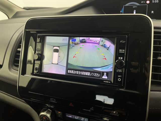 日産 セレナ e－パワー ハイウェイスター V 愛知県 2021(令3)年 5.9万km アズライトブルー 純正ナビ(MJ320D-W)/フルセグTV・Bluetooth・CD・DVD・AM・FM/フリップダウンモニター/ETC/インテリジェントアラウンドビューモニター/インテリジェントルームミラー/両側パワースライドドア/セーフティパック/プロパイロット/クルーズコントロール/インテリジェントエマージェンシーブレーキ/前方衝突予測警報/車線逸脱防止支援システム/車線逸脱警報/後側方衝突防止支援システム/後側方車両検知警報/ふらつき警報/リヤクロストラフィックアラート/踏み間違い衝突防止アシスト/標識認識/車両接近通報/フロント・バックソナー/アイドリングストップ/横滑り防止/ヒルスタートアシスト/LEDヘッドライト/インテリジェントオートライトシステム/アダプティブLEDヘッドライトシステム/フロントフォグランプ/電動格納ミラーウィンカー/革巻きステアリング/プッシュスタート/電子パーキングブレーキ/オートブレーキホールド/保証書・取扱説明書/スペアキー