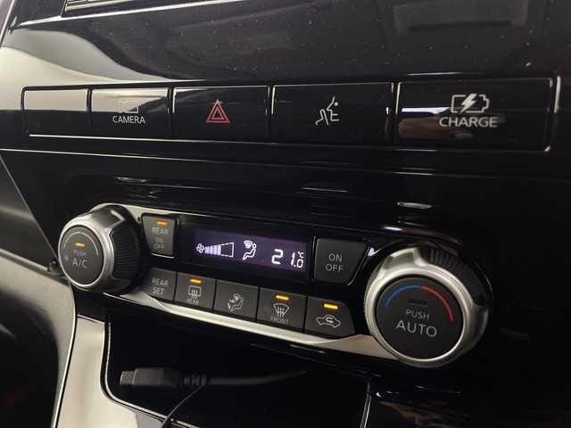 日産 セレナ e－パワー ハイウェイスター V 愛知県 2021(令3)年 5.9万km アズライトブルー 純正ナビ(MJ320D-W)/フルセグTV・Bluetooth・CD・DVD・AM・FM/フリップダウンモニター/ETC/インテリジェントアラウンドビューモニター/インテリジェントルームミラー/両側パワースライドドア/セーフティパック/プロパイロット/クルーズコントロール/インテリジェントエマージェンシーブレーキ/前方衝突予測警報/車線逸脱防止支援システム/車線逸脱警報/後側方衝突防止支援システム/後側方車両検知警報/ふらつき警報/リヤクロストラフィックアラート/踏み間違い衝突防止アシスト/標識認識/車両接近通報/フロント・バックソナー/アイドリングストップ/横滑り防止/ヒルスタートアシスト/LEDヘッドライト/インテリジェントオートライトシステム/アダプティブLEDヘッドライトシステム/フロントフォグランプ/電動格納ミラーウィンカー/革巻きステアリング/プッシュスタート/電子パーキングブレーキ/オートブレーキホールド/保証書・取扱説明書/スペアキー