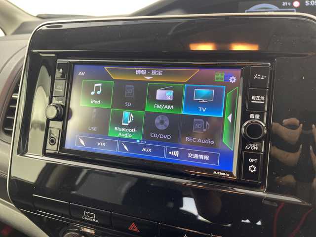 日産 セレナ e－パワー ハイウェイスター V 愛知県 2021(令3)年 5.9万km アズライトブルー 純正ナビ(MJ320D-W)/フルセグTV・Bluetooth・CD・DVD・AM・FM/フリップダウンモニター/ETC/インテリジェントアラウンドビューモニター/インテリジェントルームミラー/両側パワースライドドア/セーフティパック/プロパイロット/クルーズコントロール/インテリジェントエマージェンシーブレーキ/前方衝突予測警報/車線逸脱防止支援システム/車線逸脱警報/後側方衝突防止支援システム/後側方車両検知警報/ふらつき警報/リヤクロストラフィックアラート/踏み間違い衝突防止アシスト/標識認識/車両接近通報/フロント・バックソナー/アイドリングストップ/横滑り防止/ヒルスタートアシスト/LEDヘッドライト/インテリジェントオートライトシステム/アダプティブLEDヘッドライトシステム/フロントフォグランプ/電動格納ミラーウィンカー/革巻きステアリング/プッシュスタート/電子パーキングブレーキ/オートブレーキホールド/保証書・取扱説明書/スペアキー