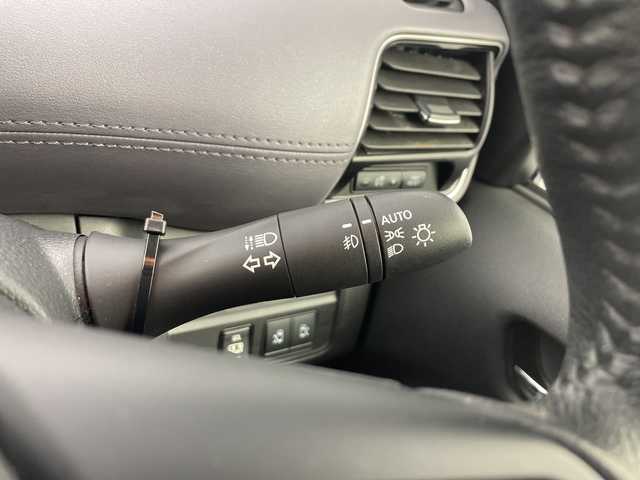 日産 セレナ e－パワー ハイウェイスター V 愛知県 2021(令3)年 5.9万km アズライトブルー 純正ナビ(MJ320D-W)/フルセグTV・Bluetooth・CD・DVD・AM・FM/フリップダウンモニター/ETC/インテリジェントアラウンドビューモニター/インテリジェントルームミラー/両側パワースライドドア/セーフティパック/プロパイロット/クルーズコントロール/インテリジェントエマージェンシーブレーキ/前方衝突予測警報/車線逸脱防止支援システム/車線逸脱警報/後側方衝突防止支援システム/後側方車両検知警報/ふらつき警報/リヤクロストラフィックアラート/踏み間違い衝突防止アシスト/標識認識/車両接近通報/フロント・バックソナー/アイドリングストップ/横滑り防止/ヒルスタートアシスト/LEDヘッドライト/インテリジェントオートライトシステム/アダプティブLEDヘッドライトシステム/フロントフォグランプ/電動格納ミラーウィンカー/革巻きステアリング/プッシュスタート/電子パーキングブレーキ/オートブレーキホールド/保証書・取扱説明書/スペアキー