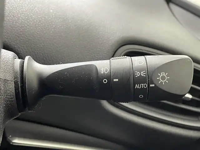 トヨタ プリウス Sセーフティプラス 滋賀県 2018(平30)年 4.6万km スティールブロンドM 純正ナビ/(CD/DVD/Bluetooth/ワンセグ)/バックカメラ/LEDヘッドライト/オートライト/オートハイビーム/クルーズコントロール/ビルトインETC/スマートキー/革巻きステアリング/社外エアロ