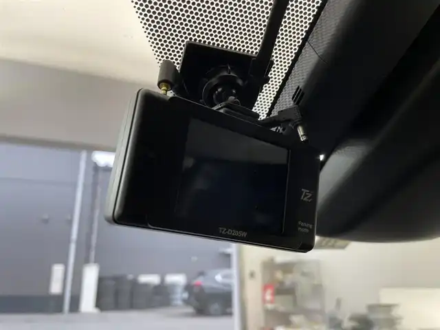 トヨタ プリウス Sセーフティプラス 滋賀県 2018(平30)年 4.6万km スティールブロンドM 純正ナビ/(CD/DVD/Bluetooth/ワンセグ)/バックカメラ/LEDヘッドライト/オートライト/オートハイビーム/クルーズコントロール/ビルトインETC/スマートキー/革巻きステアリング/社外エアロ