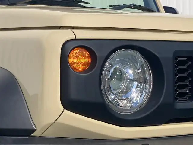 スズキ ジムニー シエラ JC 香川県 2018(平30)年 2.8万km シフォンアイボリーメタリックブラック2トーンルーフ 登録時走行距離：27416km/ディーラー純正パイオニア製8型ナビ/　CD DVD BT MSV フルセグTV/バックカメラ/ロッドホルダー/ビルトインETC/シートヒーター/デュアルカメラブレーキサポート/レーンキープアシスト/クルーズコントロール/ダウンヒルアシストコントロール/LEDヘッドライト/オートライト/フォグランプ/ヘッドライトウォッシャー/横滑り防止装置/革巻きステアリング/ステアリングスイッチ/プッシュスタート/スマートキー