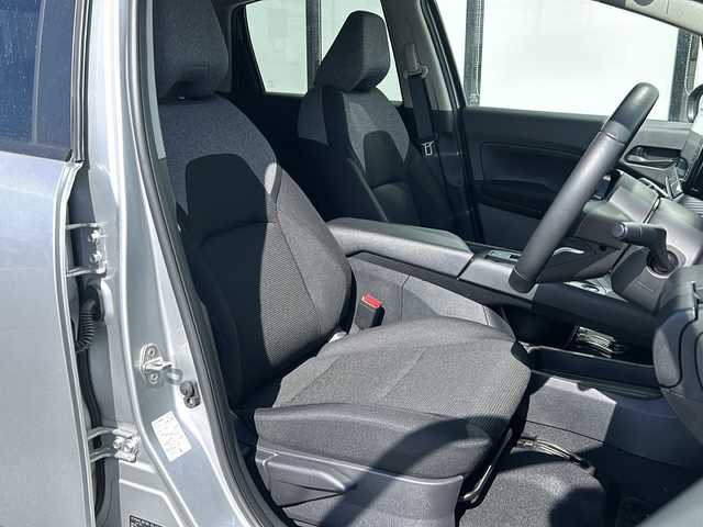 日産 ノート S FOUR 山形県 2024(令6)年 0.5万km ブリリアントシルバー 衝突被害軽減ブレーキ/純正SDナビ/（AM/FM/SD/HDMI/BT/TV)/バックカメラ/ETC/純正ホイール/シートヒーター/ステアリングヒーター/ステアリングスイッチ/電子パーキング/電動格納ミラー/純正フロアマット