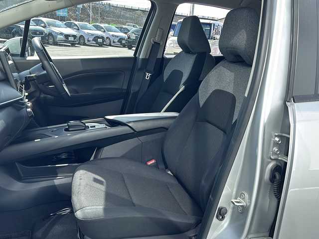 日産 ノート S FOUR 山形県 2024(令6)年 0.5万km ブリリアントシルバー 衝突被害軽減ブレーキ/純正SDナビ/（AM/FM/SD/HDMI/BT/TV)/バックカメラ/ETC/純正ホイール/シートヒーター/ステアリングヒーター/ステアリングスイッチ/電子パーキング/電動格納ミラー/純正フロアマット