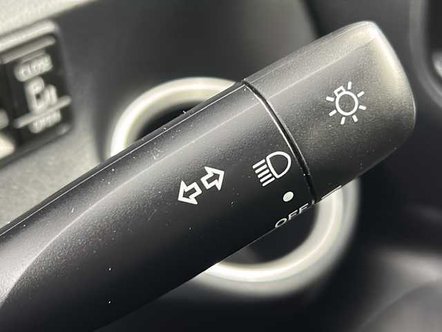 トヨタ シエンタ G セーフティエディション 愛知県 2021(令3)年 4.9万km ブラックマイカ 特別仕様車/純正SDナビ/（CD/DVD/Bluetooth/フルセグTV）/全方位カメラ/衝突軽減ブレーキ/レーンキープアシスト/オートマチックハイビーム/ETC/両側パワースライドドア/ステアリングヒーター/シートヒーター/スマートキー/スペアキー有/横滑り防止装置/前後コーナーセンサー