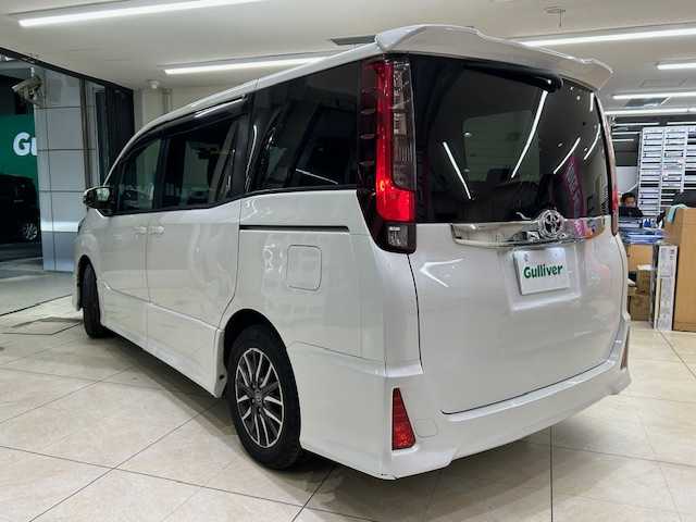 トヨタ ノア Si 東京都 2014(平26)年 3.6万km ホワイトパールクリスタルシャイン ワンオーナー/社外10インチナビ/(ALPINE/EX1000)/(CD/DVD/TVフルセグ/BT/HDMI)/バックカメラ/フリップダウンモニター/両側パワースライドドア/モデリスタエアロパーツ/スマートキー/プッシュスタート/オートライト/LEDライト/フォグランプ/ETC/純正フロアマット/ドライブレコーダー/（ZDR-014）/ISOFIX/革巻きステアリング/プライバシーガラス/アイドリングストップ/電動格納ウィンカーミラー/ドアバイザー/社外ツイーター/純正16インチアルミホイール/WSRS+ABS/横滑り防止装置/取扱説明書
