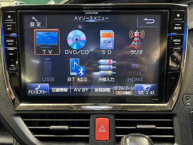 トヨタ ノア Si 東京都 2014(平26)年 3.6万km ホワイトパールクリスタルシャイン ワンオーナー/社外10インチナビ/(ALPINE/EX1000)/(CD/DVD/TVフルセグ/BT/HDMI)/バックカメラ/フリップダウンモニター/両側パワースライドドア/モデリスタエアロパーツ/スマートキー/プッシュスタート/オートライト/LEDライト/フォグランプ/ETC/純正フロアマット/ドライブレコーダー/（ZDR-014）/ISOFIX/革巻きステアリング/プライバシーガラス/アイドリングストップ/電動格納ウィンカーミラー/ドアバイザー/社外ツイーター/純正16インチアルミホイール/WSRS+ABS/横滑り防止装置/取扱説明書