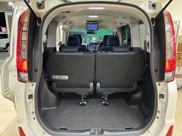 トヨタ ノア Si 東京都 2014(平26)年 3.6万km ホワイトパールクリスタルシャイン ワンオーナー/社外10インチナビ/(ALPINE/EX1000)/(CD/DVD/TVフルセグ/BT/HDMI)/バックカメラ/フリップダウンモニター/両側パワースライドドア/モデリスタエアロパーツ/スマートキー/プッシュスタート/オートライト/LEDライト/フォグランプ/ETC/純正フロアマット/ドライブレコーダー/（ZDR-014）/ISOFIX/革巻きステアリング/プライバシーガラス/アイドリングストップ/電動格納ウィンカーミラー/ドアバイザー/社外ツイーター/純正16インチアルミホイール/WSRS+ABS/横滑り防止装置/取扱説明書