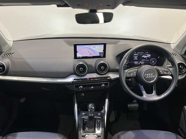 アウディ Ｑ２ 1．0 TFSI スポーツ 新潟県 2018(平30)年 2.6万km ミトスブラックメタリック ワンオーナー/バーチャルコックピット/ナビゲーションパッケージ/-MMIナビゲーションシステム/-8スピーカー/-スマートフォンインターフェイス/LEDライトパッケージ/-LEDヘッドライト/-LEDリヤダイナミックターンインディケーター/-ヘッドライトウォッシャー/コンビニエンスパッケージ/-アドバンストキーシステム/-リヤビューカメラ/-アウディパーキングシステム/ベーシックパッケージ/-デラックスオートマチックエアコンディショナー/-ルームミラー自動防眩/-レイン/ライトセンサー/-アウディプレセンスフロント/-ドライバーインフォメーションシステム/-ステアリングホイール3スポークレザーマルチファンクション/-センターアームレスト/シートヒーター/フルセグTV/ETC/電動パーキングブレーキ/オートブレーキホールド/アイドリングストップ