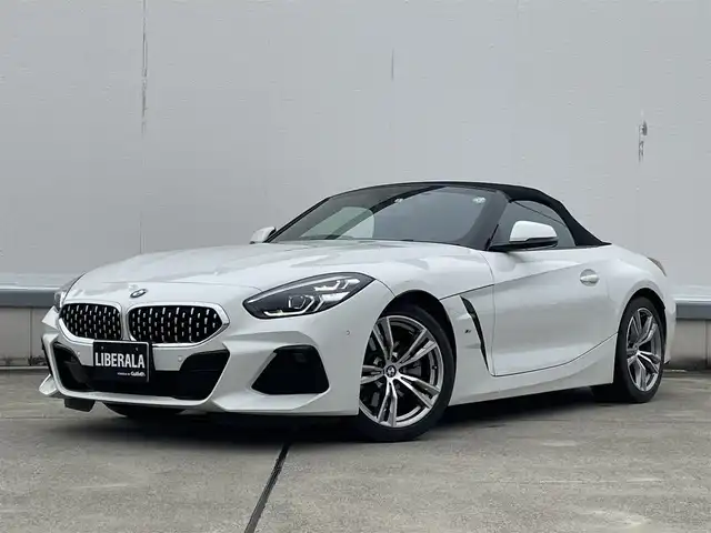 ＢＭＷ Ｚ４ sDrive20i Mスポーツ 東京都 2020(令2)年 2.8万km アルピンホワイト 本革シート【マグマレッド】/・メモリ付きパワーシート/・シートヒーター/ドライビングアシスト/・レーン・ディパーチャー・ウォーニング/・レーン・チェンジ・ウォーニング/・前車接近警告機能/・ 衝突回避・被害軽減ブレーキ/・ 後車衝突警告機能/・クロス・トラフィック・ウォーニング（リヤ）/ハイビームアシスト