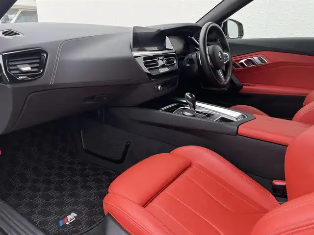 ＢＭＷ Ｚ４ sDrive20i Mスポーツ 東京都 2020(令2)年 2.8万km アルピンホワイト 本革シート【マグマレッド】/・メモリ付きパワーシート/・シートヒーター/ドライビングアシスト/・レーン・ディパーチャー・ウォーニング/・レーン・チェンジ・ウォーニング/・前車接近警告機能/・ 衝突回避・被害軽減ブレーキ/・ 後車衝突警告機能/・クロス・トラフィック・ウォーニング（リヤ）/ハイビームアシスト