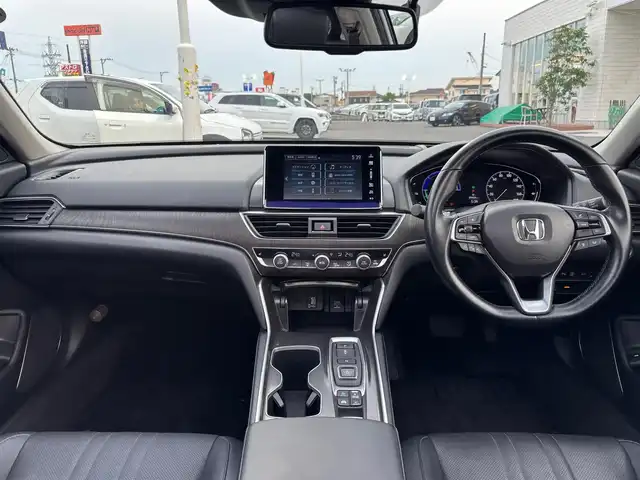 ホンダ アコード EX 宮城県 2020(令2)年 5.5万km プラチナホワイトパール ホンダセンシング/●衝突軽減ブレーキ〈CMBS〉/●誤発進抑制機能/●後方誤発進抑制機能/●歩行者事故低減ステアリング/●路外逸脱抑制機能/●渋滞追従機能付アダプティブ・クルーズ・コントロール〈ACC〉/●車線維持支援システム〈LKAS〉/●先行車発進お知らせ機能/●標識認識機能/●オートハイビーム/ブラインドスポットインフォメーション/パーキングセンサーシステム/ヘッドアップディスプレイ/Hondaインターナビ＋リンクアップフリー/・8インチワイドディスプレイ/・Bluetooth/・フルセグTV/・USB/・AppleCarPlay/バックカメラ/ビルトインETC/ワイヤレス充電（前席）/充電用USBジャック（後席）/黒革シート/パワーシート（運転席メモリー機能付）/シートヒーター/革巻きステアリング/パドルシフト/電動パーキングブレーキ/ブレーキホールド/LEDヘッドランプ/オートライト/電動格納ミラー/純正18インチAW/フロアマット/ドアバイザー/W/サイド/カーテンエアバッグ