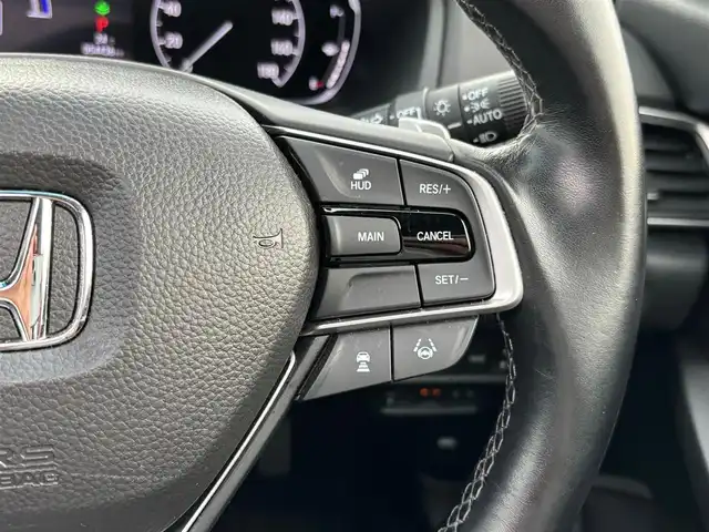 ホンダ アコード EX 宮城県 2020(令2)年 5.5万km プラチナホワイトパール ホンダセンシング/●衝突軽減ブレーキ〈CMBS〉/●誤発進抑制機能/●後方誤発進抑制機能/●歩行者事故低減ステアリング/●路外逸脱抑制機能/●渋滞追従機能付アダプティブ・クルーズ・コントロール〈ACC〉/●車線維持支援システム〈LKAS〉/●先行車発進お知らせ機能/●標識認識機能/●オートハイビーム/ブラインドスポットインフォメーション/パーキングセンサーシステム/ヘッドアップディスプレイ/Hondaインターナビ＋リンクアップフリー/・8インチワイドディスプレイ/・Bluetooth/・フルセグTV/・USB/・AppleCarPlay/バックカメラ/ビルトインETC/ワイヤレス充電（前席）/充電用USBジャック（後席）/黒革シート/パワーシート（運転席メモリー機能付）/シートヒーター/革巻きステアリング/パドルシフト/電動パーキングブレーキ/ブレーキホールド/LEDヘッドランプ/オートライト/電動格納ミラー/純正18インチAW/フロアマット/ドアバイザー/W/サイド/カーテンエアバッグ