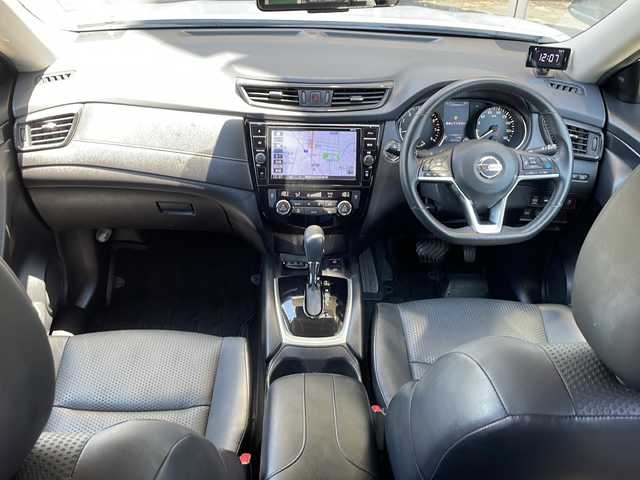 日産 エクストレイル 20X 静岡県 2018(平30)年 5.6万km ブリリアントホワイトパール 【主要装備】/純正９インチナビ　/純正リアフリップダウンモニター　/アラウンドビューモニター　/プロパイロット　/ブラインドスポットビューモニター　/インテリジェントルームミラー　/ＬＥＤヘッドライト　/オートライト　/ＥＴＣ/パワーバックドア/純正18インチアルミホイール/エマージェンシーブレーキ/ステアリングスイッチ/ソナー/スマートキー/プッシュスタート/アイドリングストップ/電動パーキングブレーキ/ブレーキホールド