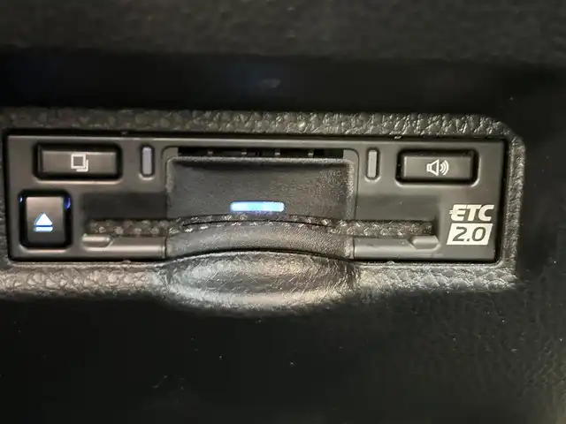 トヨタ ヴォクシー S－Z 宮城県 2024(令6)年 1.7万km アティチュードブラックマイカ ディスプレイオーディオプラス/・車載メモリーナビ/・DVD/CD/・AM/FM/・地デジTV/・12スピーカー/・USB入力/・HDMI入力/・AppleCarPlay/AndroidAuto/・先読みエコドライブ/・ETC2.0ユニット/プロジェクター式LEDヘッドランプ/・アダプティブハイビームシステム/＝＝＝/セーフティセンス/・プリクラッシュセーフティ/・レーントレーシングアシスト/・レーンディパーチャーアラート/・レーダークルーズコントロール/・オートマチックハイビーム/・ロードサインアシスト/・ドライバー異常時対応システム/・プロアクティブドライビングアシスト/・発進遅れ告知機能/パーキングサポートブレーキ（前後方静止物）/純正13インチ後席フリップダウンモニター/両側パワースライドドア/AC100V/革巻きステアリング/ステアリングスイッチ/電動パーキングブレーキ/ブレーキホールド/スマートキー＆プッシュスタート/電動格納ミラー/純正17インチアルミホイール/W//サイド/カーテンエアバッグ