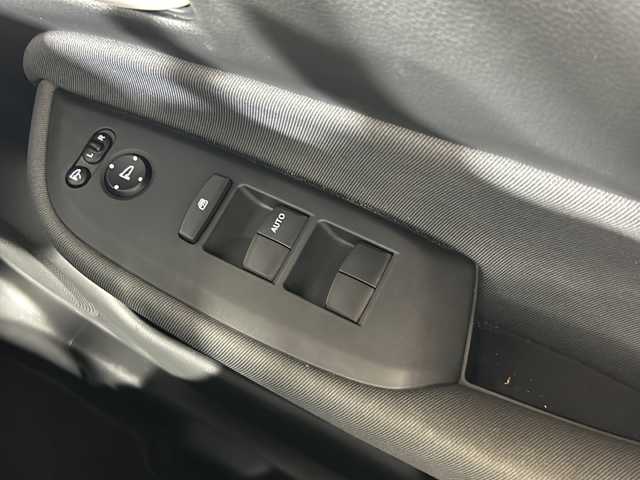 ホンダ フィット e:HEVベーシック 沖縄県 2020(令2)年 2.7万km ルナシルバーM 禁煙車/県外仕入れ/ホンダセンシング/社外ナビCN-B301B/・Ｂｌｕｅｔｏｏｔｈ/FM/AM/バックカメラ/社外ドライブレコーダー前後/ビルトインＥＴＣ/コーナーセンサー/電子パーキングブレーキ/ＬＥＤヘッドライト/社外フロアマット/社外ドアバイザー/電動格納ミラー/コーナーセンサー/ヘッドライトレベライザー
