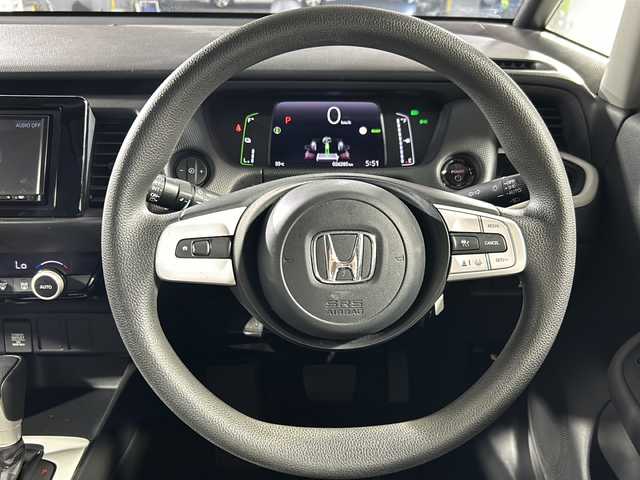 ホンダ フィット e:HEVベーシック 沖縄県 2020(令2)年 2.7万km ルナシルバーM 禁煙車/県外仕入れ/ホンダセンシング/社外ナビCN-B301B/・Ｂｌｕｅｔｏｏｔｈ/FM/AM/バックカメラ/社外ドライブレコーダー前後/ビルトインＥＴＣ/コーナーセンサー/電子パーキングブレーキ/ＬＥＤヘッドライト/社外フロアマット/社外ドアバイザー/電動格納ミラー/コーナーセンサー/ヘッドライトレベライザー