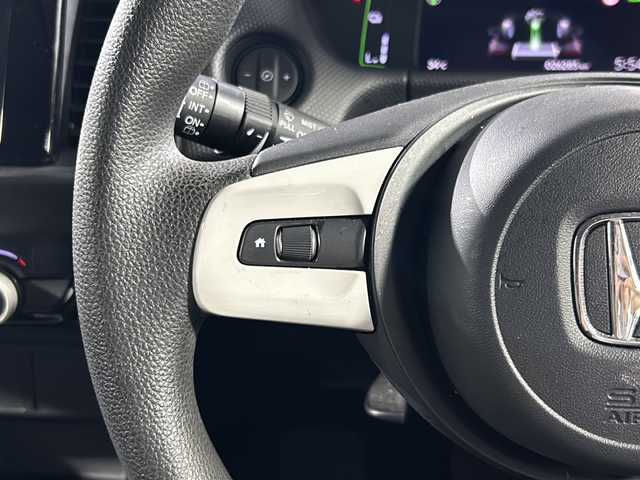 ホンダ フィット e:HEVベーシック 沖縄県 2020(令2)年 2.7万km ルナシルバーM 禁煙車/県外仕入れ/ホンダセンシング/社外ナビCN-B301B/・Ｂｌｕｅｔｏｏｔｈ/FM/AM/バックカメラ/社外ドライブレコーダー前後/ビルトインＥＴＣ/コーナーセンサー/電子パーキングブレーキ/ＬＥＤヘッドライト/社外フロアマット/社外ドアバイザー/電動格納ミラー/コーナーセンサー/ヘッドライトレベライザー