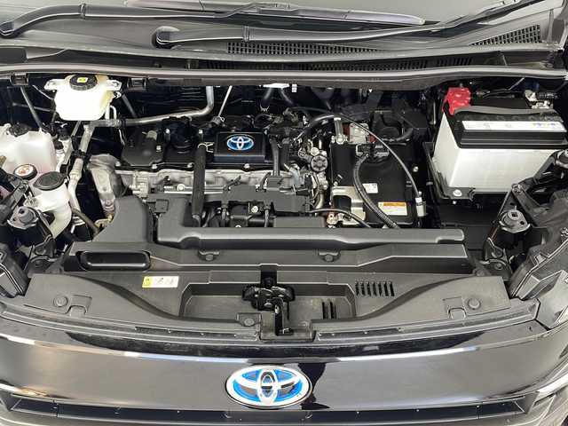 トヨタ ヴォクシー ハイブリッド S－Z 岐阜県 2022(令4)年 1.2万km アティチュードブラックマイカ 快適利便パッケージ/二列目オットマン/二列目シートヒーター/純正10.5インチナビ/ (AM/FM/TV/フルセグTV/Miracast)/バックカメラ/トヨタセーフティセンス/プリクラッシュセーフティ/コーナーセンサー/レーンキープアシスト/レーダークルーズコントロール/LEDヘッドライト/両側パワースライドドア/パワーバックドア/ハーフレザーシート/シートヒーター/AC100V/オートハイビーム/純正アルミホイール/純正フロアマット/純正ドアバイザー