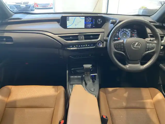 レクサス ＵＸ 250h バージョンL 熊本県 2020(令2)年 2.2万km テレーンカーキマイカM ・スマートキー/・プッシュスタート/・サンルーフ/・プリクラッシュセーフティ/・レーンデパーチャーアラート/・ブラインドスポットモニター/・パーキングサポートアラート/・道路標識アシスト/・先行車発進告知/・オートマチックハイビーム/・クルーズコントロール(追従式)/・茶革シート/・前席パワーシート/・前席シートヒーター ＆エアシート /・ハンドルヒーター /・純正メモリナビ/　【BD・Bluetooth・USB・SD・AUX・MSV】/・フルセグTV/・全方位カメラ/・ETC2.0/・ドライブレコーダー(前後録画)/・パワーバックドア/・LEDヘッドランプ/・LEDフォグランプ/・純正マット