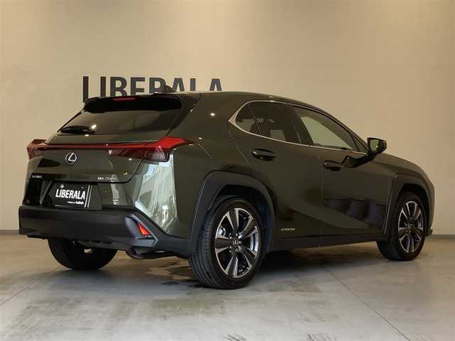 レクサス ＵＸ 250h バージョンL 熊本県 2020(令2)年 2.2万km テレーンカーキマイカM ・スマートキー/・プッシュスタート/・サンルーフ/・プリクラッシュセーフティ/・レーンデパーチャーアラート/・ブラインドスポットモニター/・パーキングサポートアラート/・道路標識アシスト/・先行車発進告知/・オートマチックハイビーム/・クルーズコントロール(追従式)/・茶革シート/・前席パワーシート/・前席シートヒーター ＆エアシート /・ハンドルヒーター /・純正メモリナビ/　【BD・Bluetooth・USB・SD・AUX・MSV】/・フルセグTV/・全方位カメラ/・ETC2.0/・ドライブレコーダー(前後録画)/・パワーバックドア/・LEDヘッドランプ/・LEDフォグランプ/・純正マット