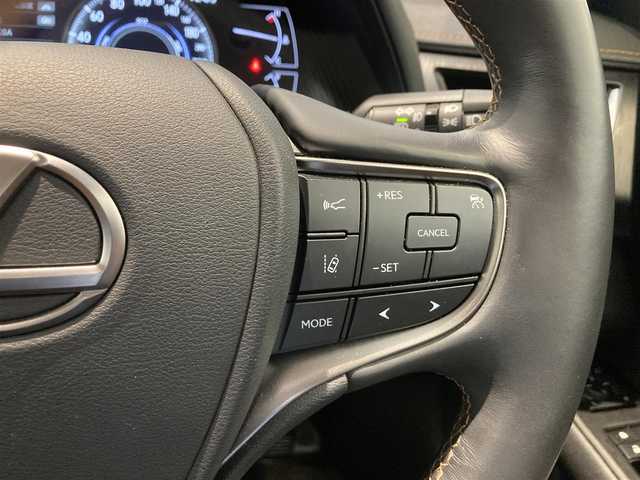 レクサス ＵＸ 250h バージョンL 熊本県 2020(令2)年 2.2万km テレーンカーキマイカM ・スマートキー/・プッシュスタート/・サンルーフ/・プリクラッシュセーフティ/・レーンデパーチャーアラート/・ブラインドスポットモニター/・パーキングサポートアラート/・道路標識アシスト/・先行車発進告知/・オートマチックハイビーム/・クルーズコントロール(追従式)/・茶革シート/・前席パワーシート/・前席シートヒーター ＆エアシート /・ハンドルヒーター /・純正メモリナビ/　【BD・Bluetooth・USB・SD・AUX・MSV】/・フルセグTV/・全方位カメラ/・ETC2.0/・ドライブレコーダー(前後録画)/・パワーバックドア/・LEDヘッドランプ/・LEDフォグランプ/・純正マット