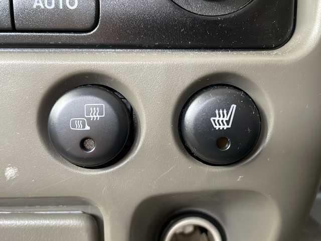 シボレー ＭＷ 富山県 2007(平19)年 10.7万km シルバー 禁煙車/４WD/ＳＤ純正ナビ/フォグランプ/革シート/ＥＴＣ/純正アルミホイール/純正フロアマット/リモコンキー/ミュージックサーバー/スペアキー/Ｗエアバッグ/ワンセグＴＶ/ＤＶＤ再生機能有/ＡＡＣ
