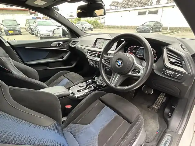 ＢＭＷ Ｍ２３５ｉ グランクーペ xDrive 道東・釧路十勝 2020(令2)年 6.6万km アルピンホワイトⅢ ワンオーナー/パノラマガラスサンルーフ/I Drive ナビゲーションパッケージ/　BT/Type-C/USB/リアビューモニター/ミラーETC/BMWライブコックピット/インテリジェントセーフティ/衝突軽減ブレーキ/レーンキーピングアシスト/アクティブクルーズコントロール/アクティブパーク・ディスタンス・コントロール/パーキングアシスト/ブラインドスポットモニター/電動フロントシート/前席シートヒーター/ワイヤレス充電/純正18インチAW/LEDヘッドライト/純正フロアマット