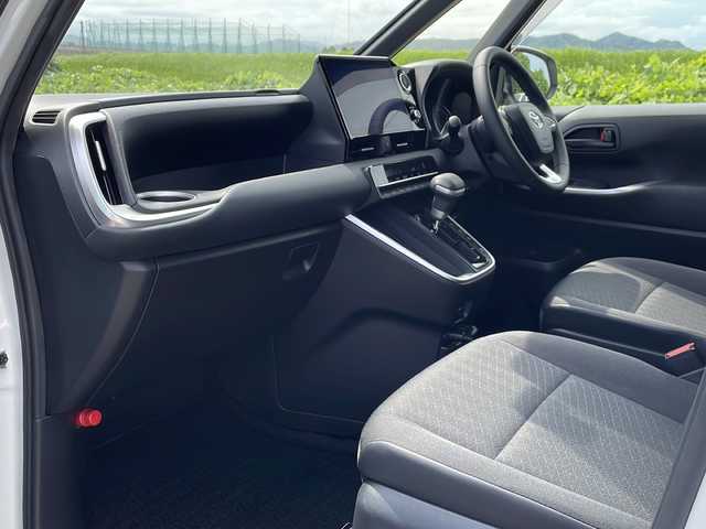 トヨタ ノア S－G 新潟県 2022(令4)年 2.5万km ホワイトパールクリスタルシャイン 4WD/純正10.5インチディスプレイオーディオ/CD/DVD/BT/フルセグテレビ/バックカメラ/ETC2.0/フリップダウンモニター/ドライブレコーダー/衝突被害軽減ブレーキ/レーンキープアシスト/レーダークルーズコントロール/片側パワースライドドア/ステアリングスイッチ/MTモード付きAT/スマートキー/プッシュスタート/LEDヘッドライト/オートライト/オートハイビーム/フォグランプ/純正16インチアルミホイール