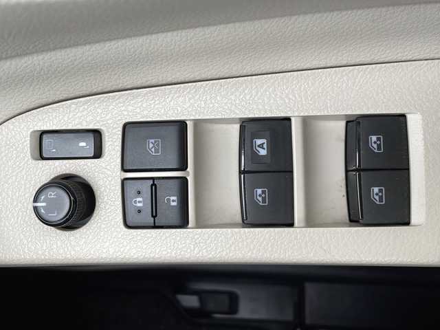 トヨタ シエンタ G 福岡県 2016(平28)年 10.4万km エアーイエロー 純正メモリナビ/（ＣＮ－ＲＳ０２ＷＤ）/バックカメラ/ＢＴ接続/フルセグTV/両側パワースライドドア/モデリスタエアロ/アイドリングストップ/純正15インチアルミホイール/純正ドアバイザー/2列目チップアップシート/スマートキー/プッシュスタート